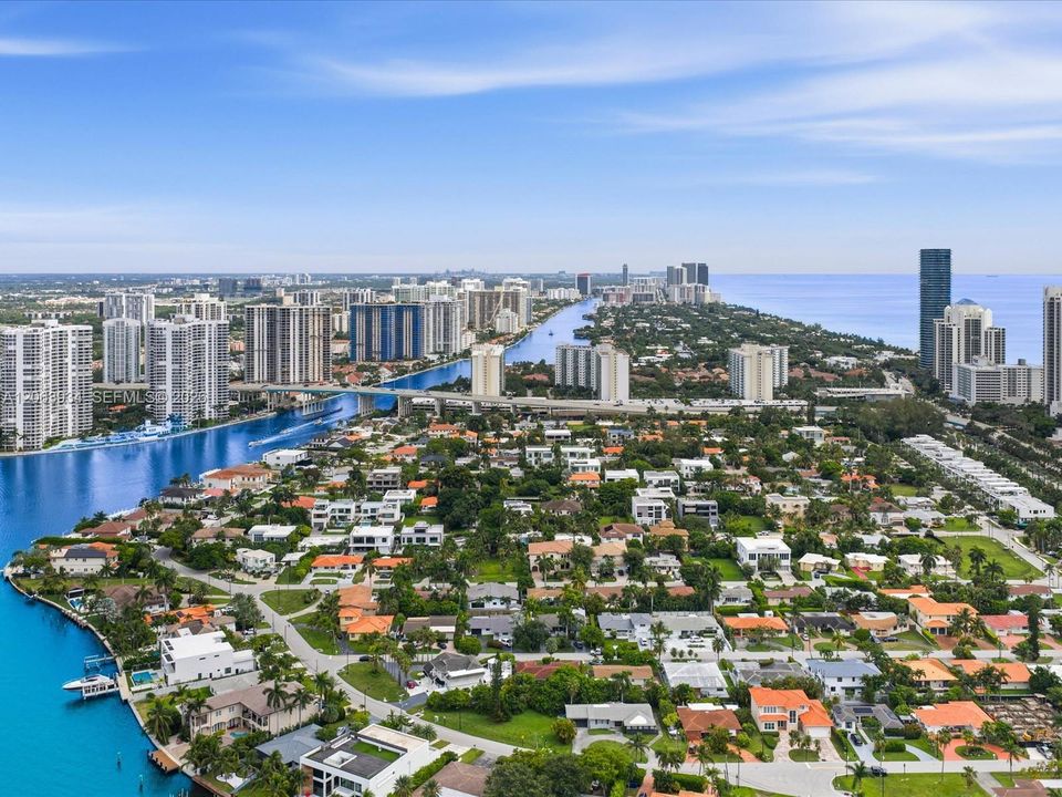 For Sale: $4,995,000 (3 beds, 2 baths, 1784 Square Feet)