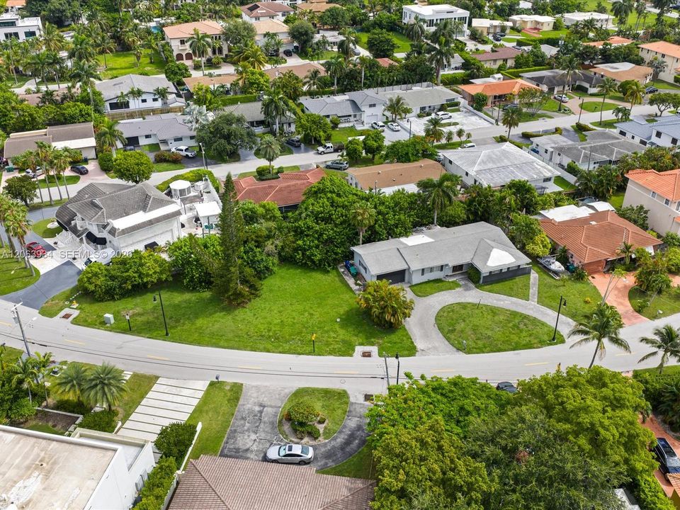 For Sale: $4,995,000 (3 beds, 2 baths, 1784 Square Feet)