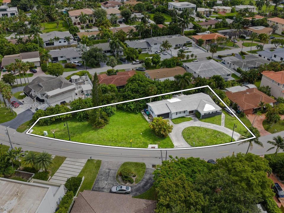 For Sale: $4,995,000 (3 beds, 2 baths, 1784 Square Feet)