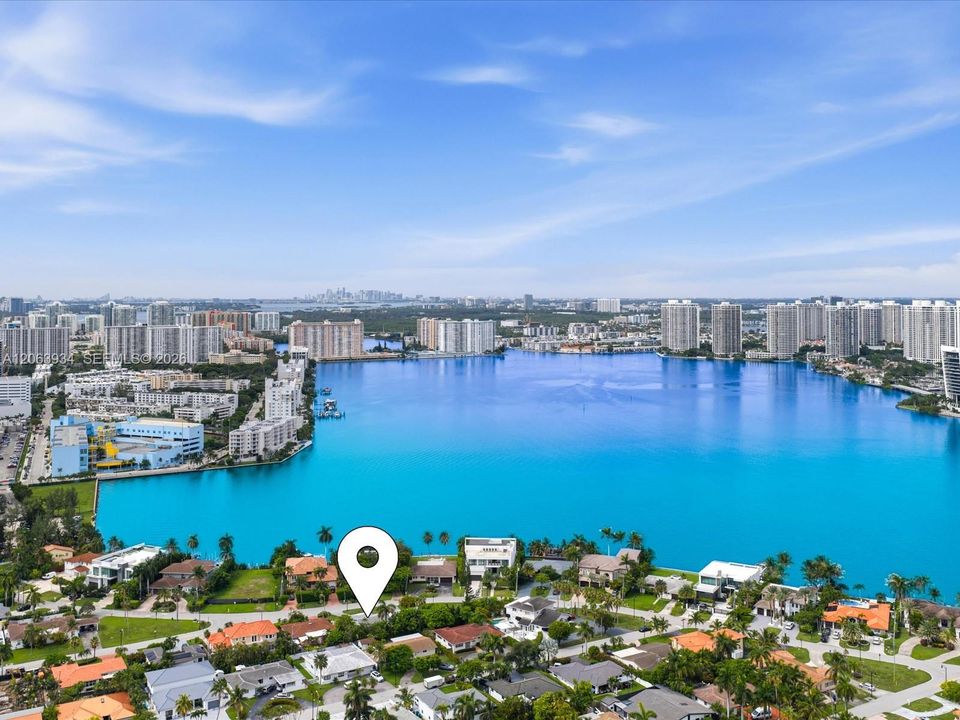 For Sale: $4,995,000 (3 beds, 2 baths, 1784 Square Feet)