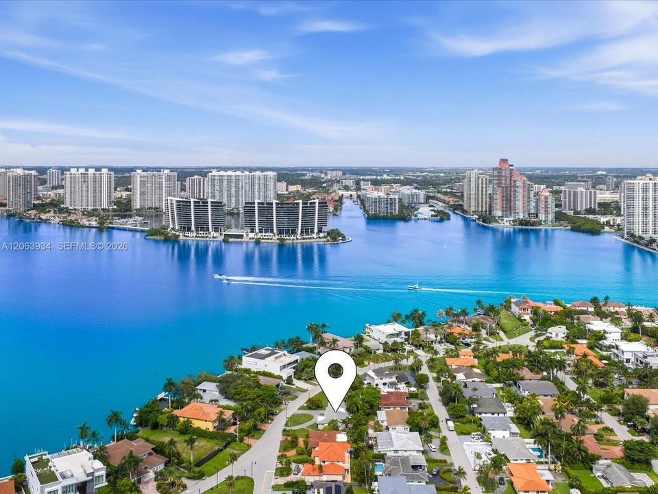 For Sale: $4,995,000 (3 beds, 2 baths, 1784 Square Feet)