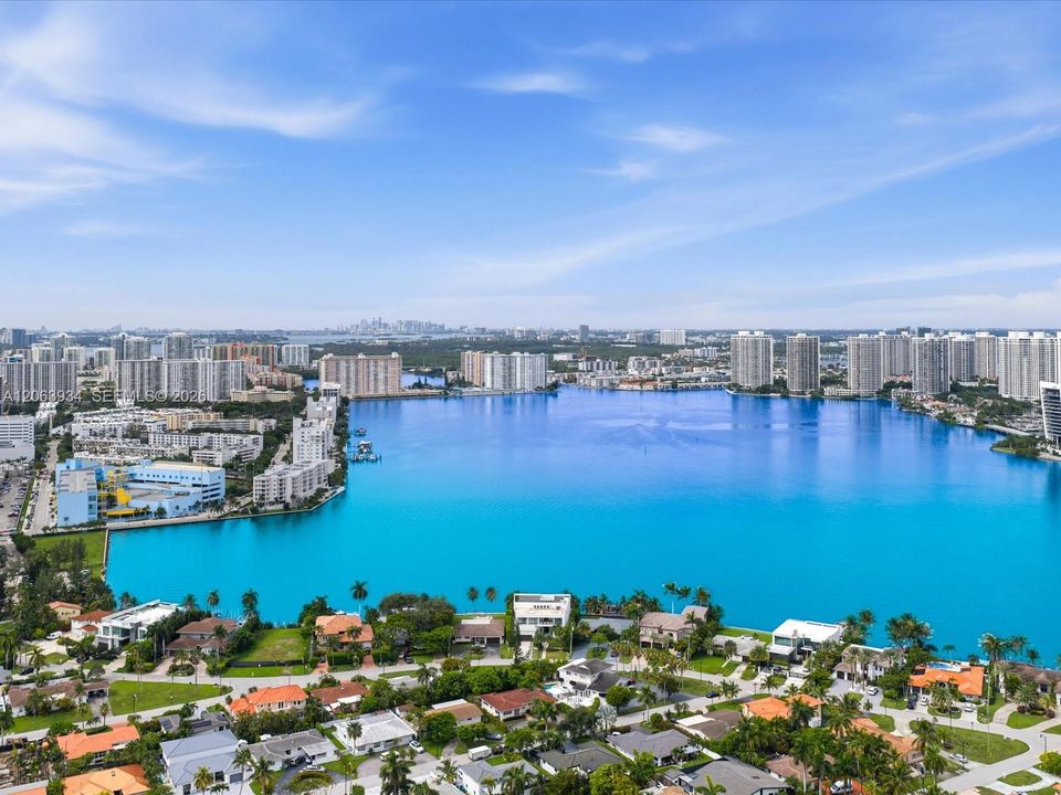 For Sale: $4,995,000 (3 beds, 2 baths, 1784 Square Feet)