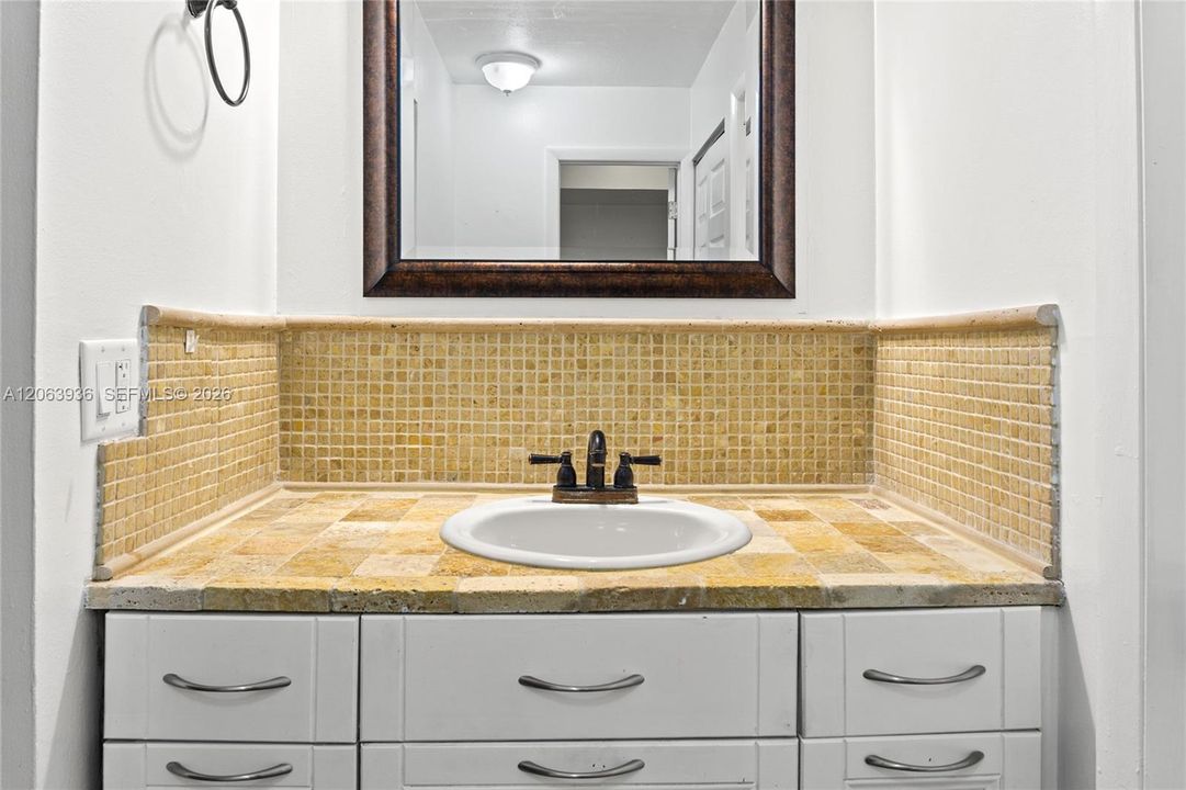 Active With Contract: $187,000 (2 beds, 2 baths, 1050 Square Feet)