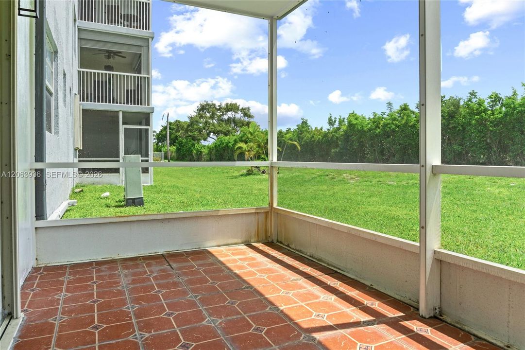 Active With Contract: $187,000 (2 beds, 2 baths, 1050 Square Feet)