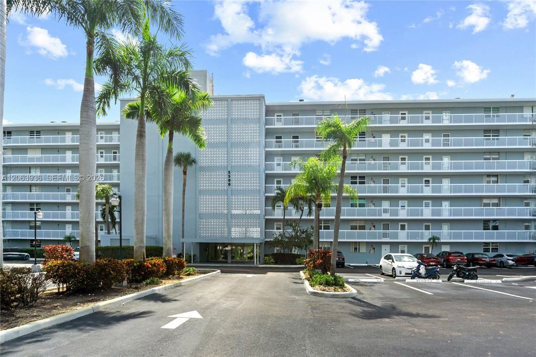 Active With Contract: $187,000 (2 beds, 2 baths, 1050 Square Feet)