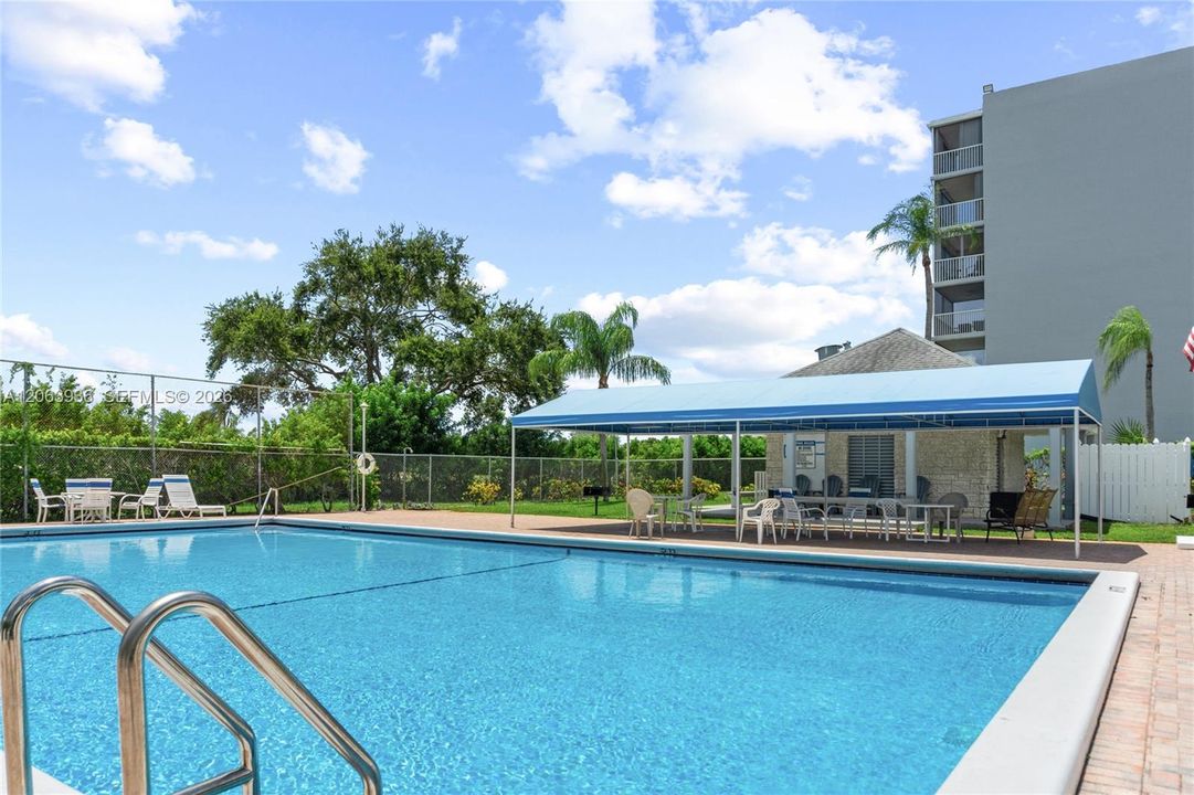 Active With Contract: $187,000 (2 beds, 2 baths, 1050 Square Feet)