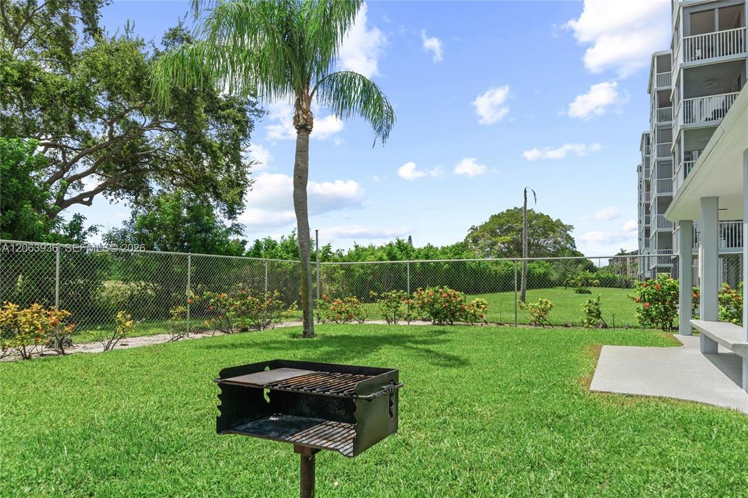 Active With Contract: $187,000 (2 beds, 2 baths, 1050 Square Feet)