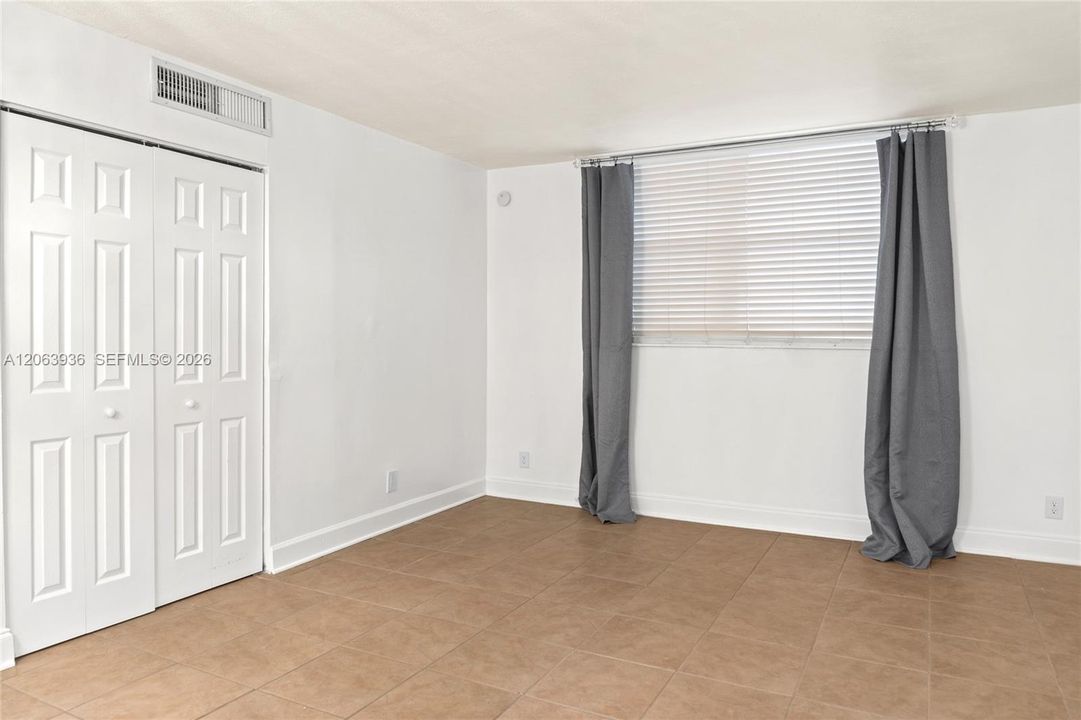 Active With Contract: $187,000 (2 beds, 2 baths, 1050 Square Feet)