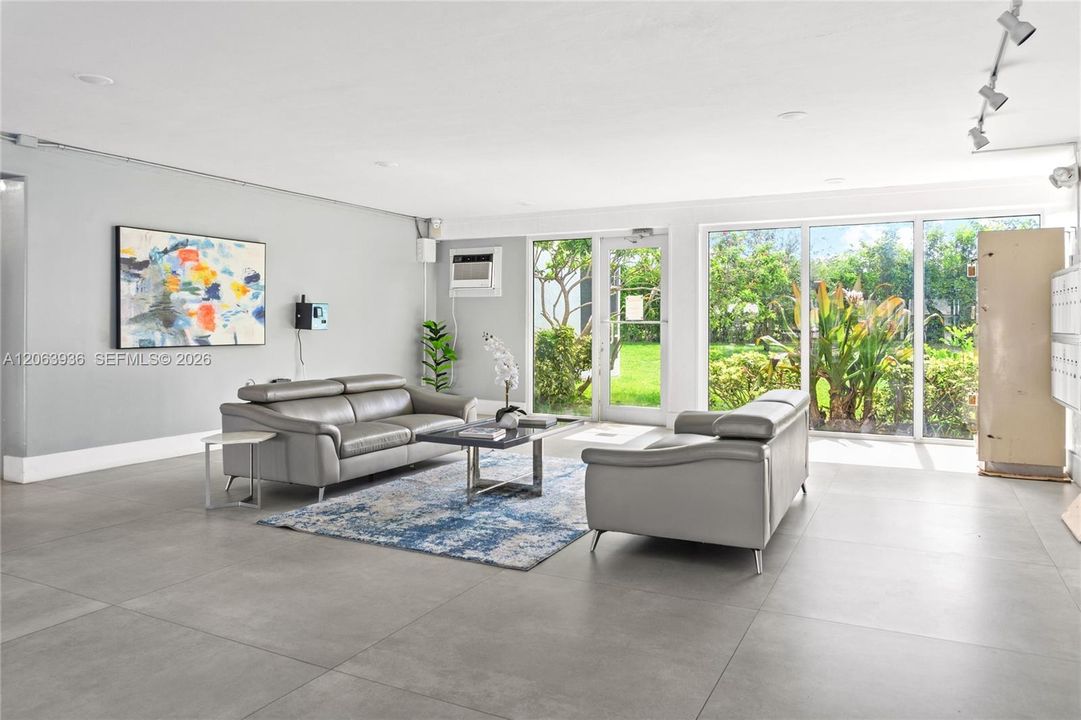 Active With Contract: $187,000 (2 beds, 2 baths, 1050 Square Feet)