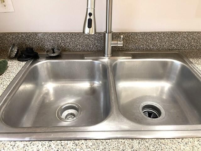 dual sink in kitchen