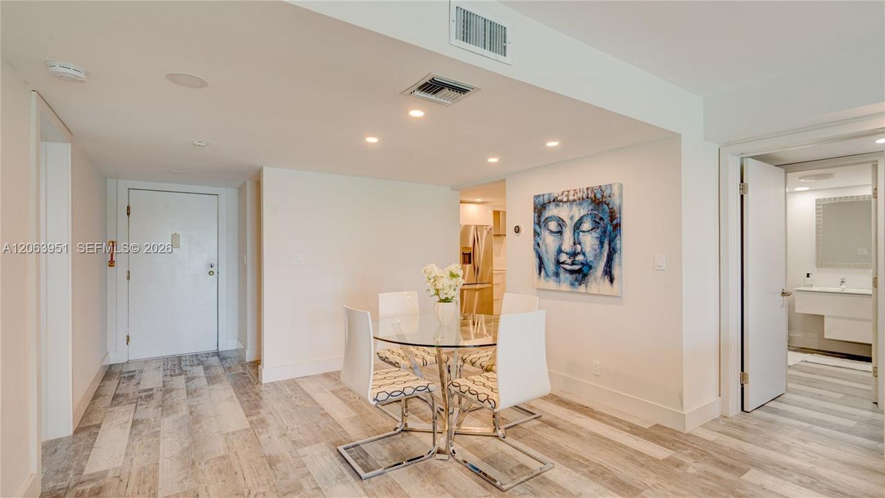 For Sale: $365,000 (2 beds, 2 baths, 1235 Square Feet)