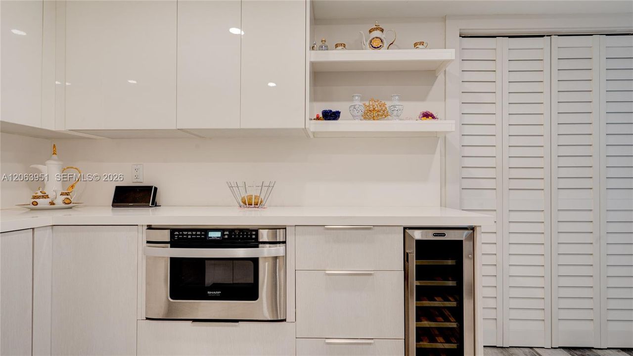 For Sale: $365,000 (2 beds, 2 baths, 1235 Square Feet)