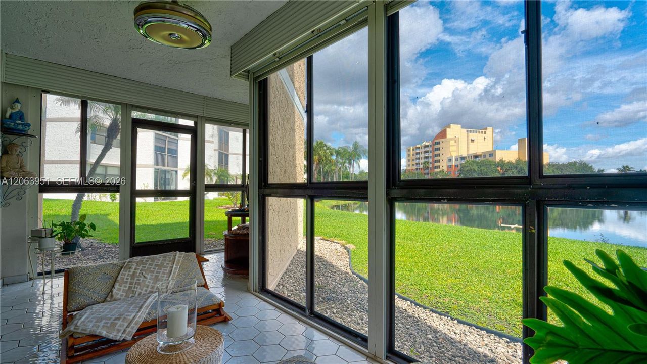 For Sale: $365,000 (2 beds, 2 baths, 1235 Square Feet)