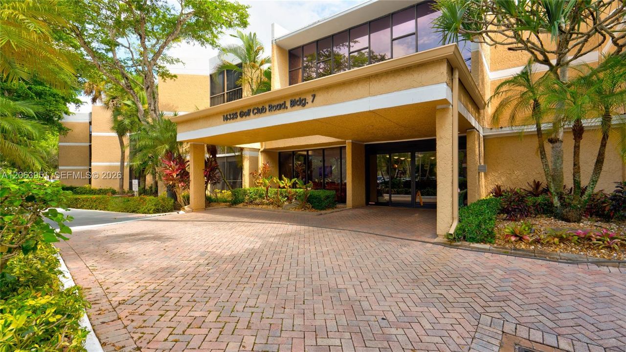 For Sale: $365,000 (2 beds, 2 baths, 1235 Square Feet)