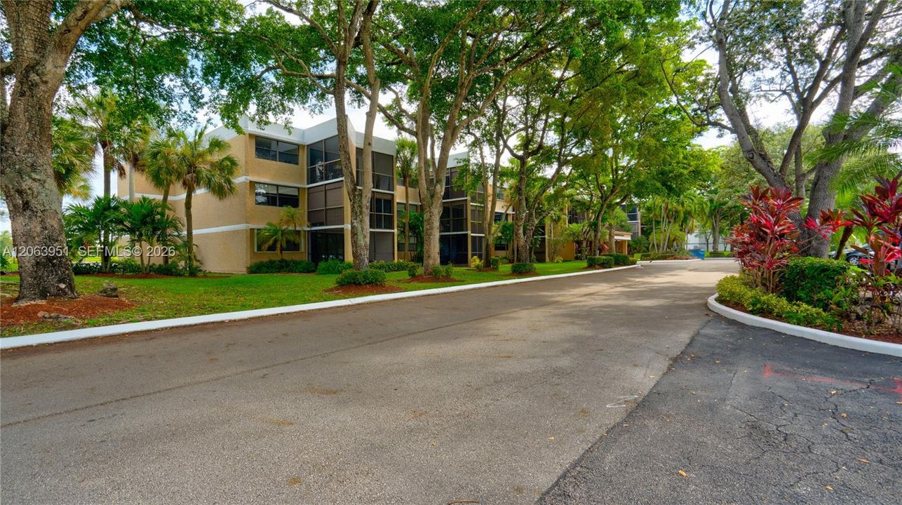 For Sale: $365,000 (2 beds, 2 baths, 1235 Square Feet)