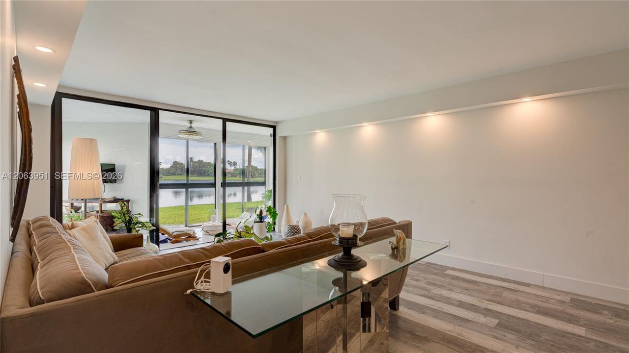 For Sale: $365,000 (2 beds, 2 baths, 1235 Square Feet)