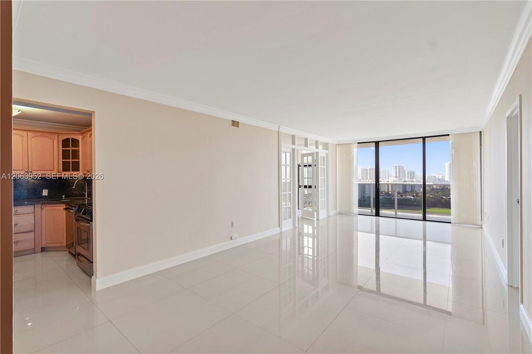 For Rent: $2,700 (2 beds, 2 baths, 996 Square Feet)