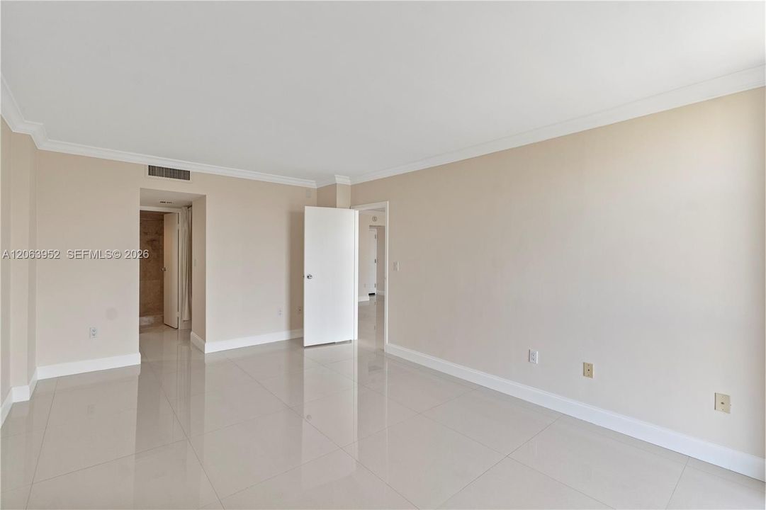 For Rent: $2,700 (2 beds, 2 baths, 996 Square Feet)