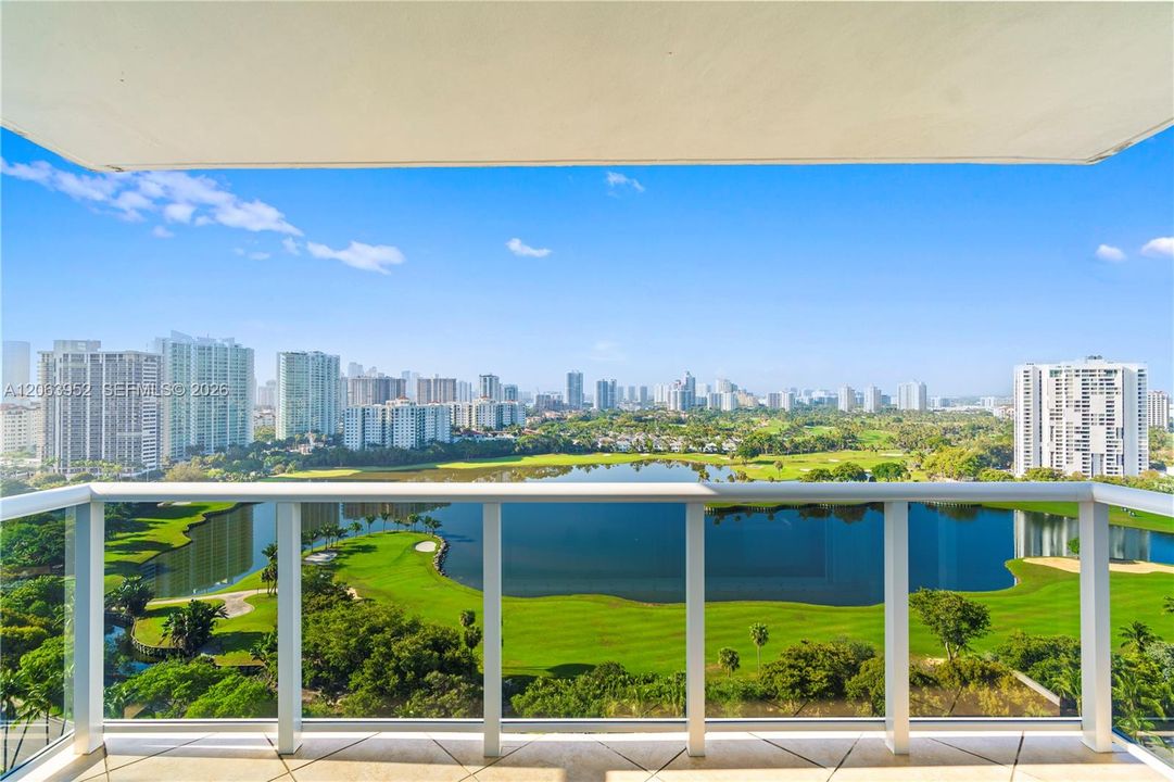 For Rent: $2,700 (2 beds, 2 baths, 996 Square Feet)