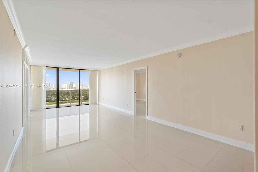 For Rent: $2,700 (2 beds, 2 baths, 996 Square Feet)