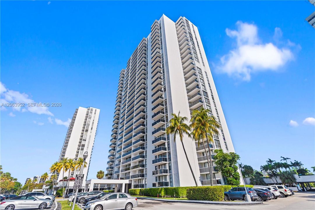 For Rent: $2,700 (2 beds, 2 baths, 996 Square Feet)