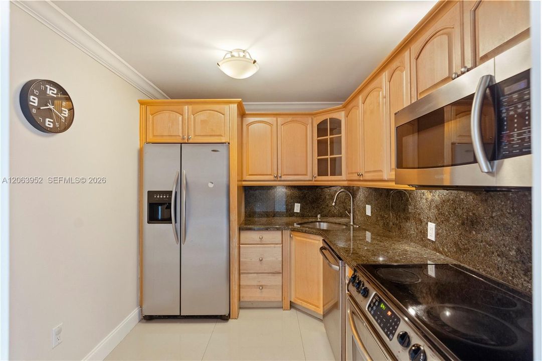 For Rent: $2,700 (2 beds, 2 baths, 996 Square Feet)