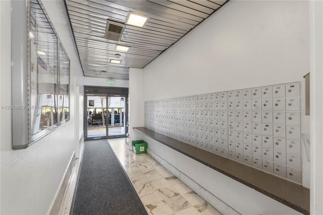 For Rent: $2,700 (2 beds, 2 baths, 996 Square Feet)