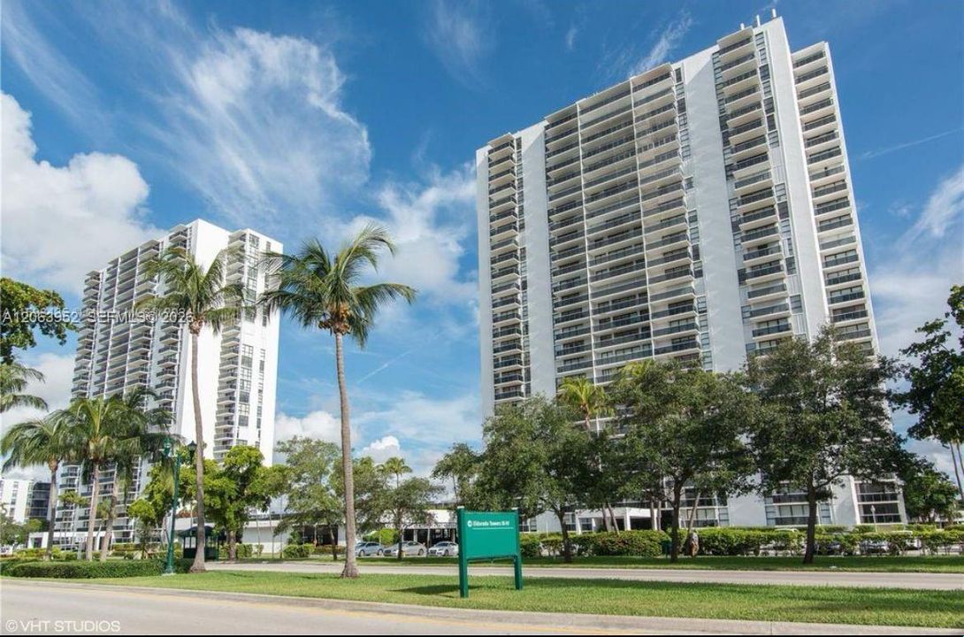 For Rent: $2,700 (2 beds, 2 baths, 996 Square Feet)