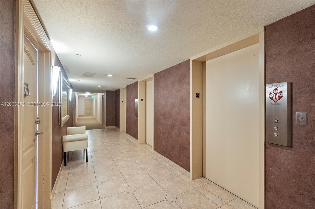 For Rent: $2,700 (2 beds, 2 baths, 996 Square Feet)