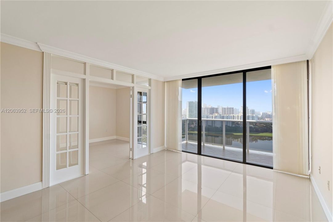 For Rent: $2,700 (2 beds, 2 baths, 996 Square Feet)