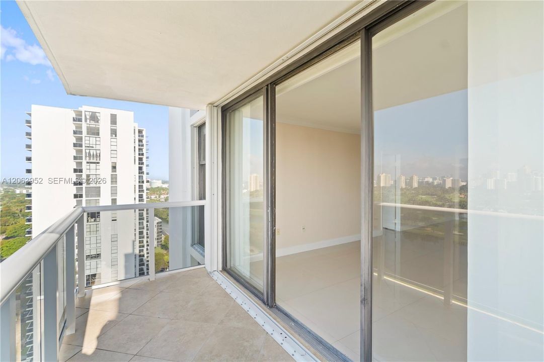 For Rent: $2,700 (2 beds, 2 baths, 996 Square Feet)