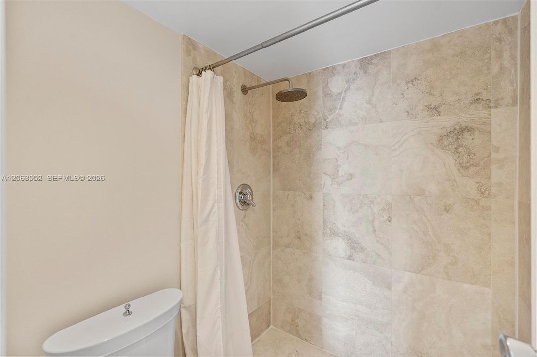 For Rent: $2,700 (2 beds, 2 baths, 996 Square Feet)