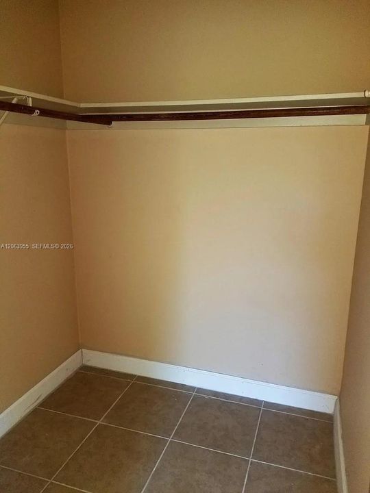 For Rent: $1,900 (2 beds, 2 baths, 870 Square Feet)