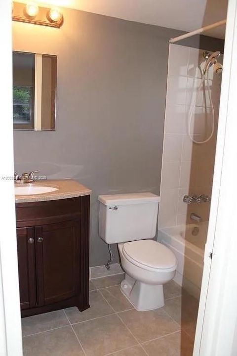 For Rent: $1,900 (2 beds, 2 baths, 870 Square Feet)