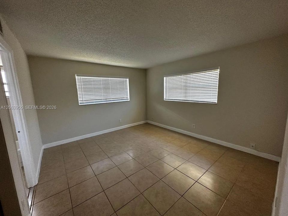For Rent: $1,900 (2 beds, 2 baths, 870 Square Feet)