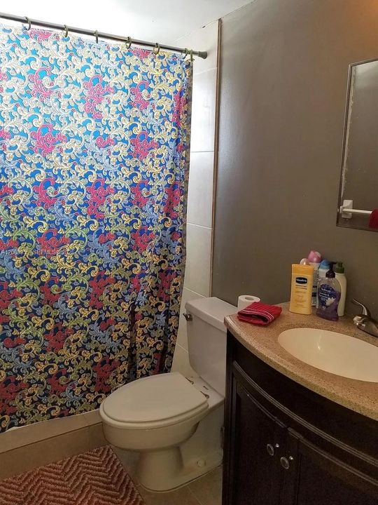 For Rent: $1,900 (2 beds, 2 baths, 870 Square Feet)
