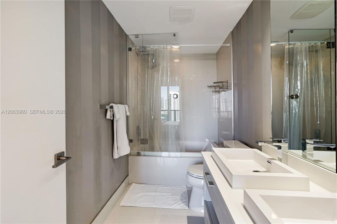 For Rent: $6,000 (2 beds, 2 baths, 926 Square Feet)