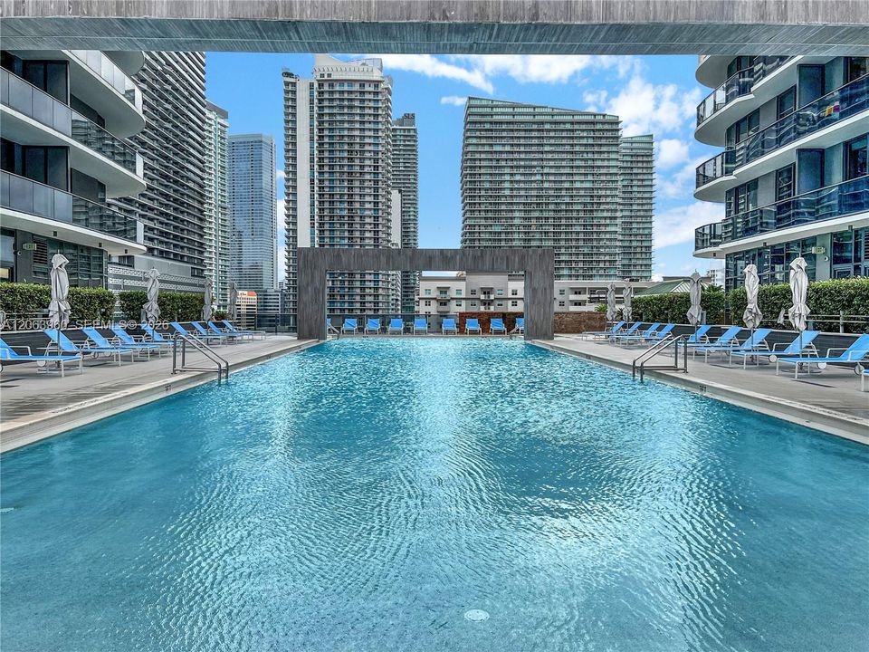 For Rent: $6,000 (2 beds, 2 baths, 926 Square Feet)