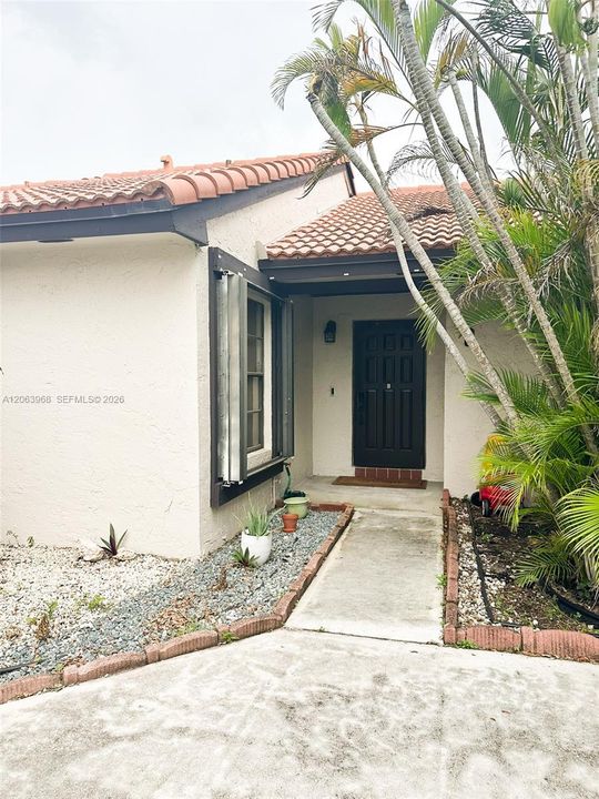 Activo con contrato: $325,000 (1 camas, 1 baños, 710 Pies cuadrados)