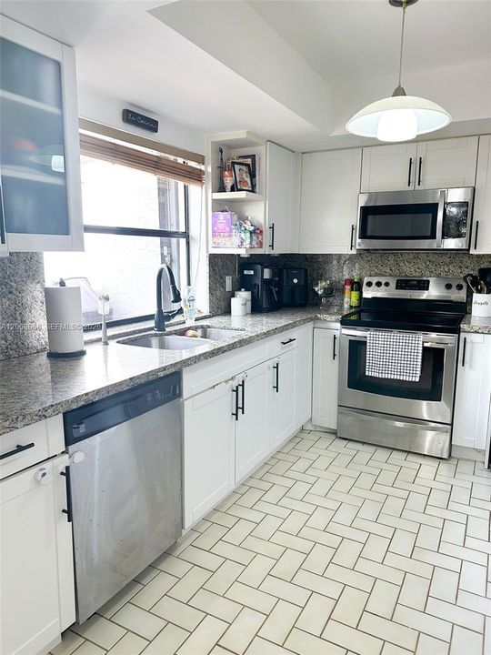 Activo con contrato: $325,000 (1 camas, 1 baños, 710 Pies cuadrados)