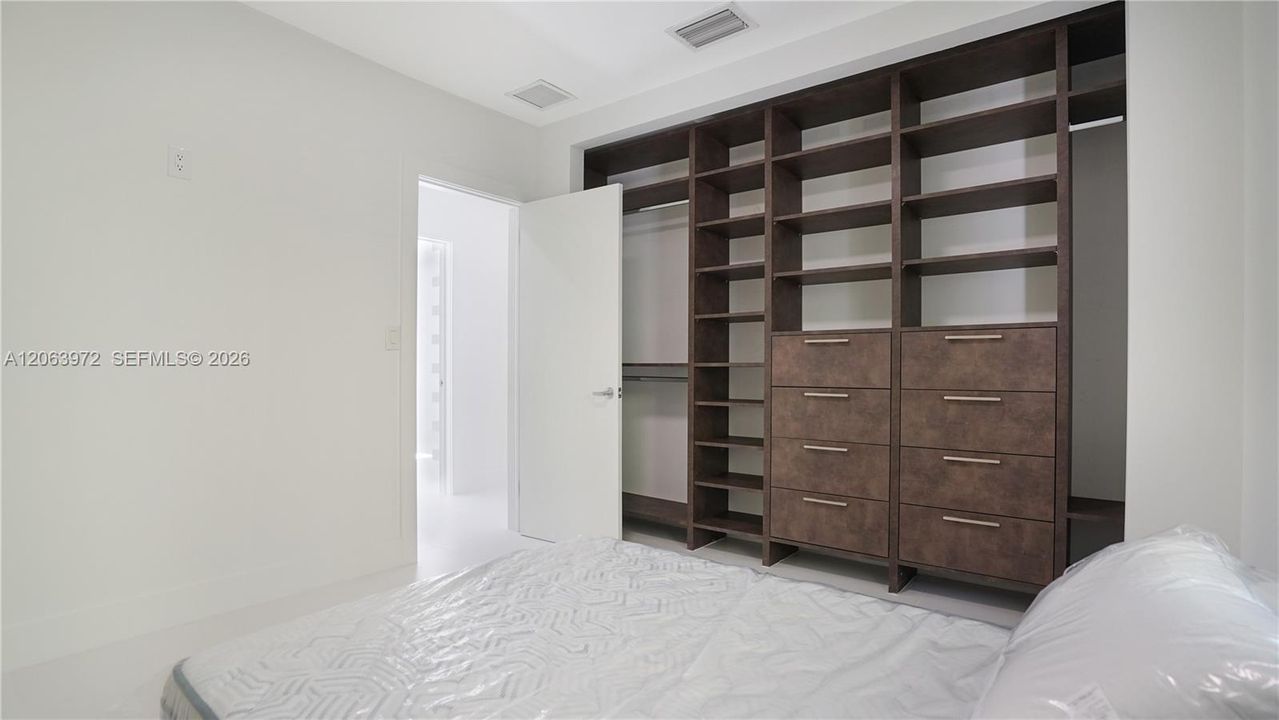 For Rent: $16,000 (3 beds, 2 baths, 2194 Square Feet)
