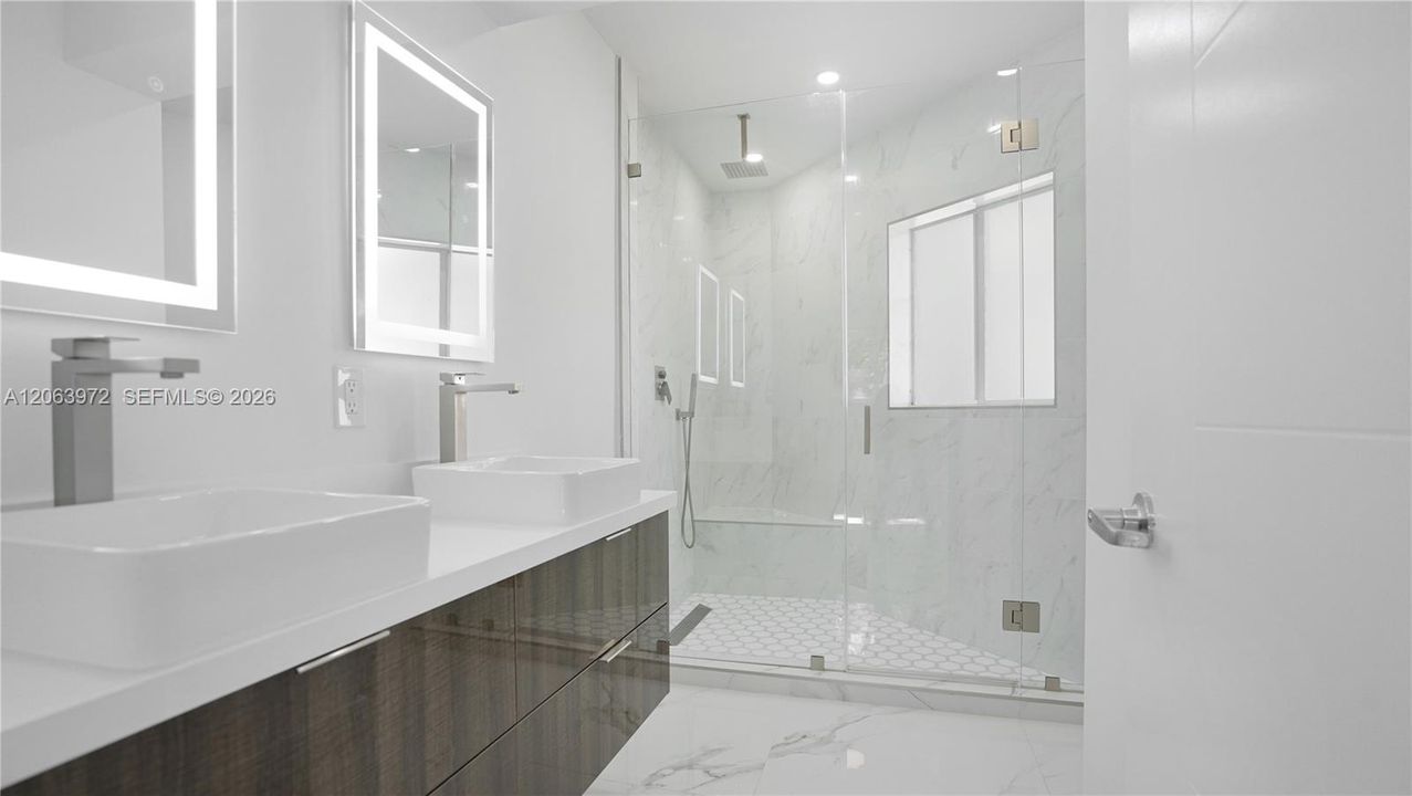 For Rent: $16,000 (3 beds, 2 baths, 2194 Square Feet)