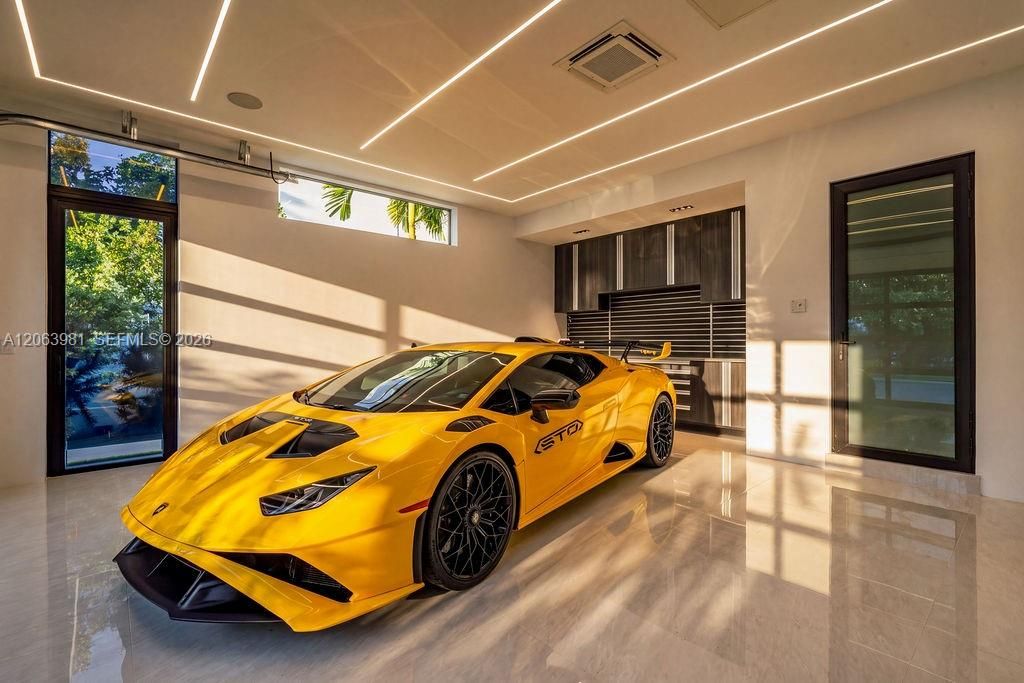 2,300+ SF garage showrooms.Fit up to 20 cars.