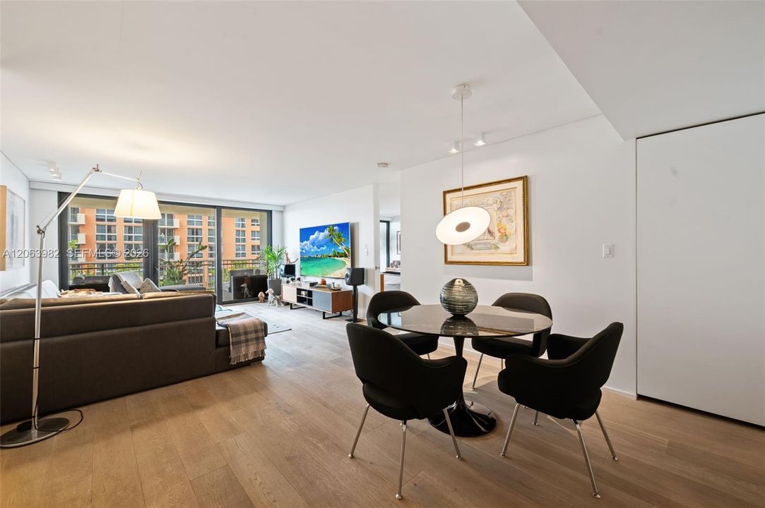 For Sale: $1,385,000 (2 beds, 2 baths, 1172 Square Feet)
