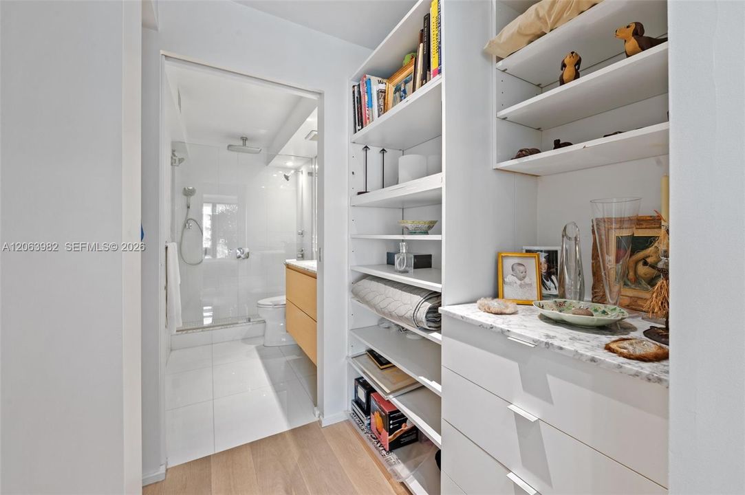 For Sale: $1,385,000 (2 beds, 2 baths, 1172 Square Feet)