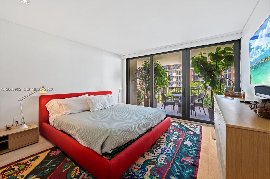 For Sale: $1,385,000 (2 beds, 2 baths, 1172 Square Feet)