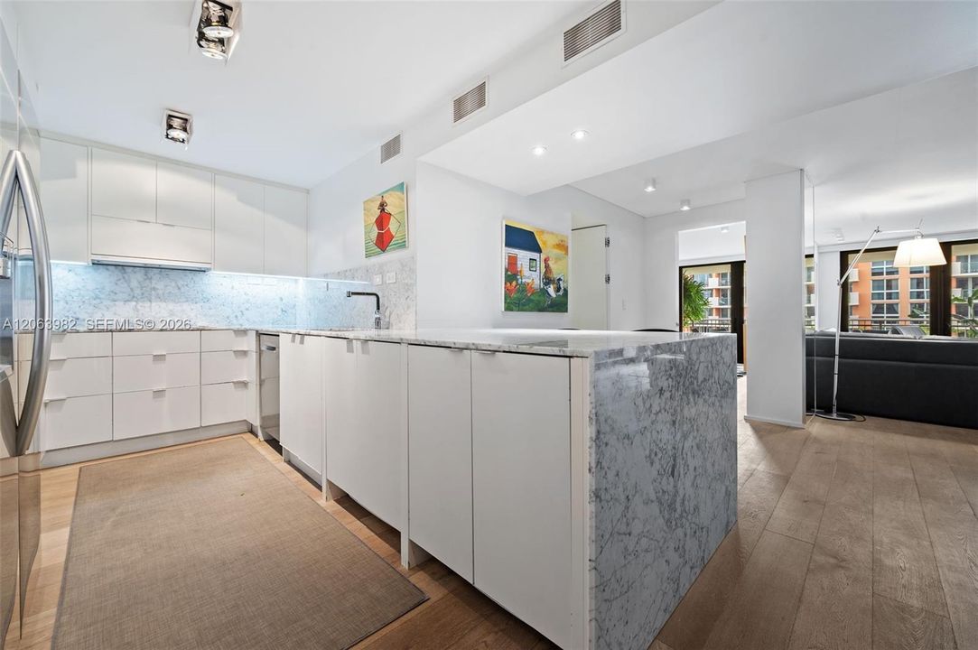 For Sale: $1,385,000 (2 beds, 2 baths, 1172 Square Feet)
