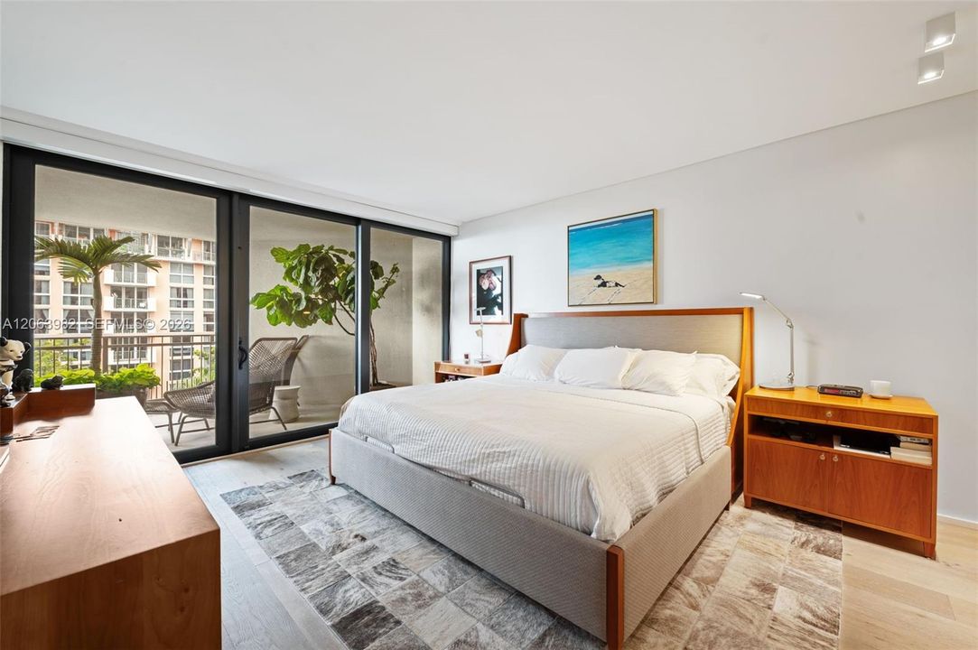 For Sale: $1,385,000 (2 beds, 2 baths, 1172 Square Feet)