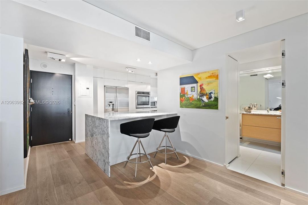 For Sale: $1,385,000 (2 beds, 2 baths, 1172 Square Feet)