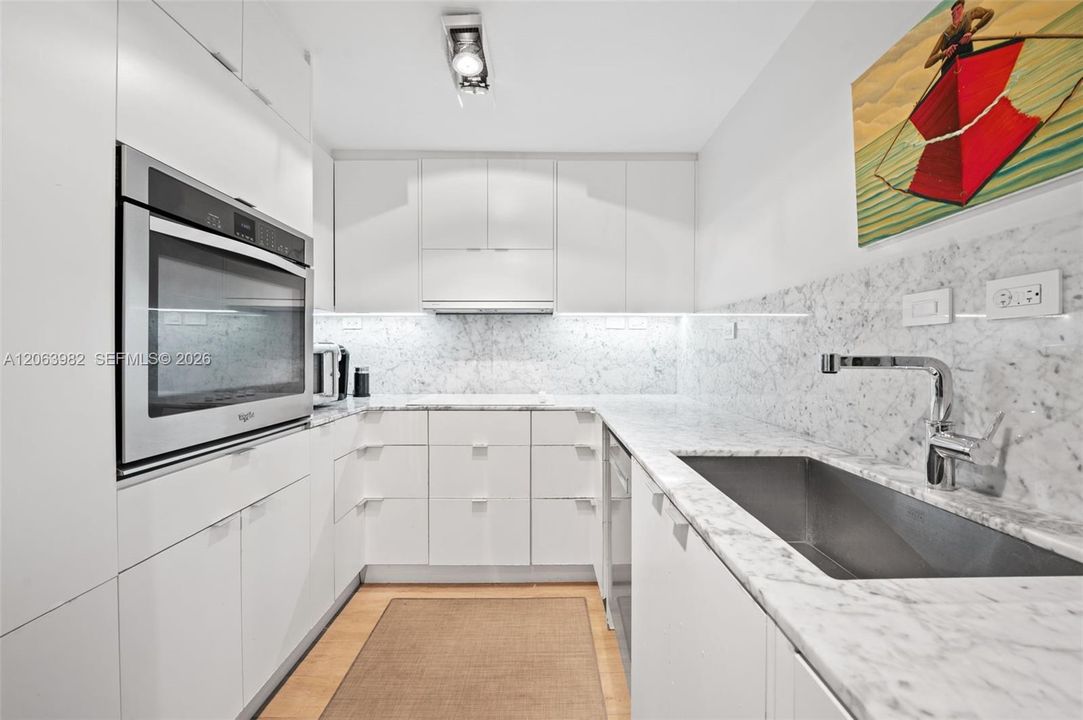 For Sale: $1,385,000 (2 beds, 2 baths, 1172 Square Feet)